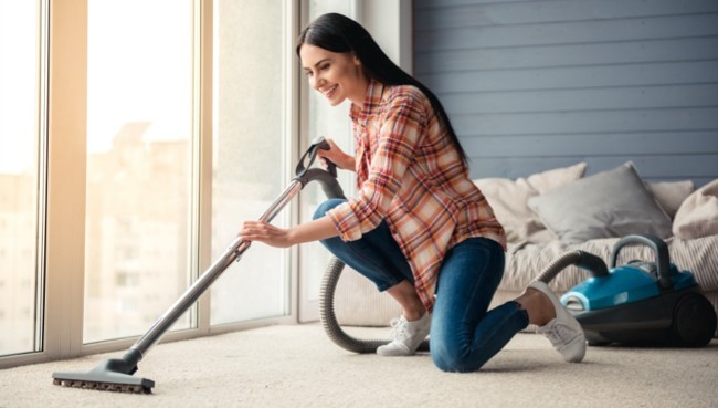 Lady cleaning carpet floor | Montgomery's CarpetsPlus COLORTILE